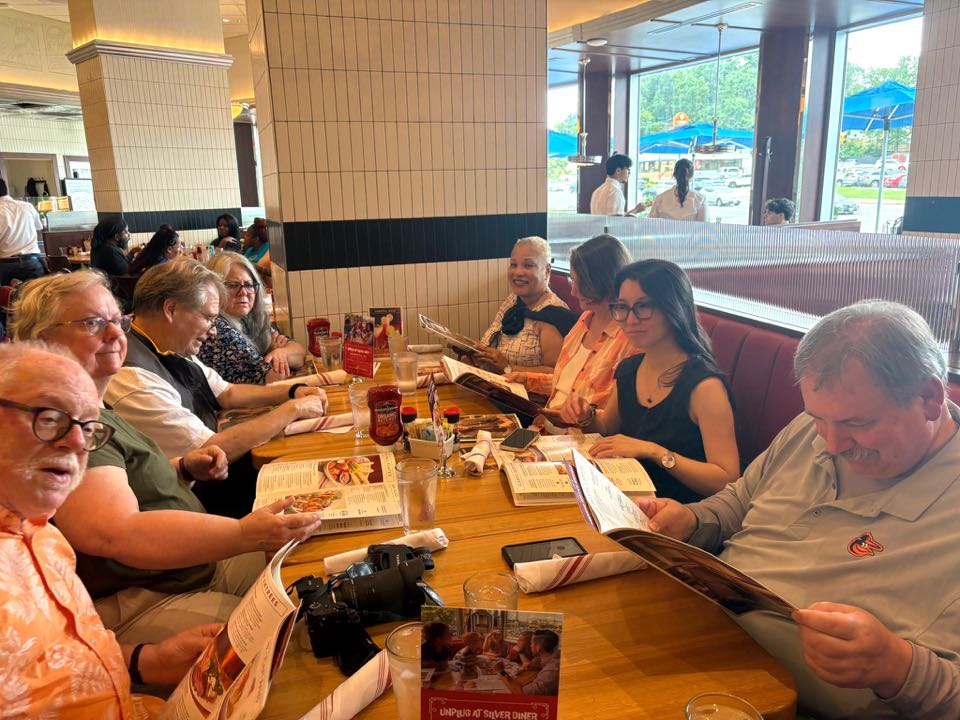 99) Lunch afterwards at Alexandria Silver Diner (Clockwise, Jeff and Daria Parnes, John & Cyndi Reichart, Lolita Harris, Renee Milnes, Guoling Chen, and Michael Beckner)